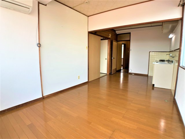 居室・リビング　別部屋同間取りのお写真となります。参考にご覧くださいませ。