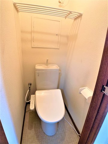 トイレ　別部屋同間取りのお写真となります。参考にご覧くださいませ。