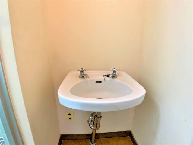 洗面設備　別部屋同間取りのお写真となります。参考にご覧くださいませ。