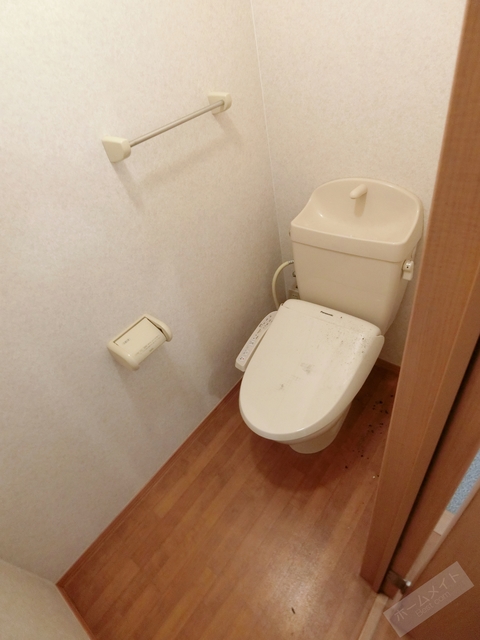 トイレ　温水洗浄便座付き♪