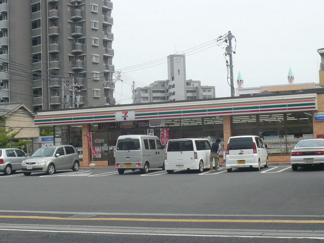 コンビニ　セブンイレブン（コンビニ）まで155m