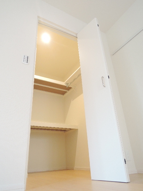 収納　荷物が多くても安心　ウォークインクロゼット