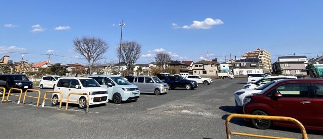 その他　スーパーの駐車場が広くて便利