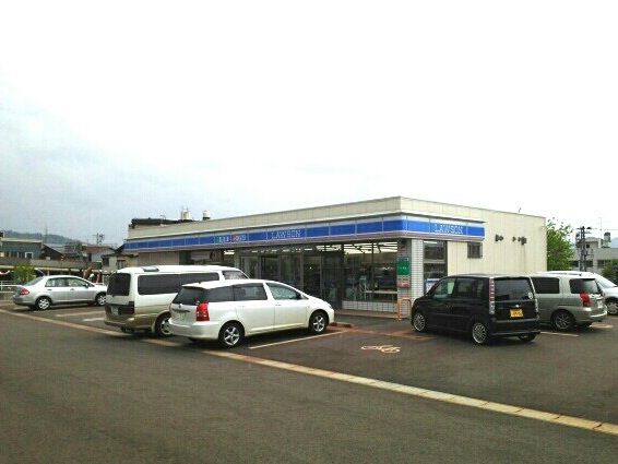 コンビニ　ローソン（コンビニ）まで690m