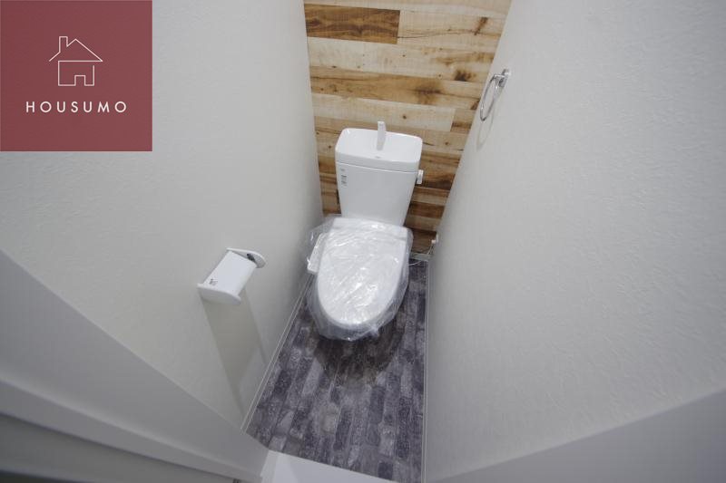 トイレ　落ち着いた色調のトイレです