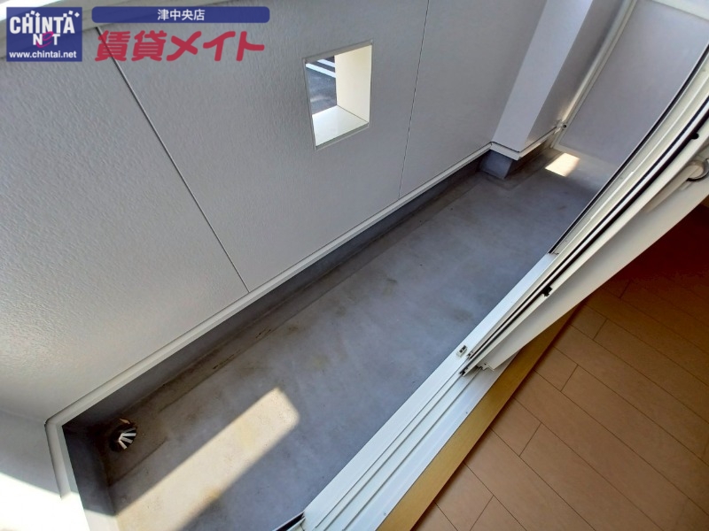 バルコニー　同物件別室画像