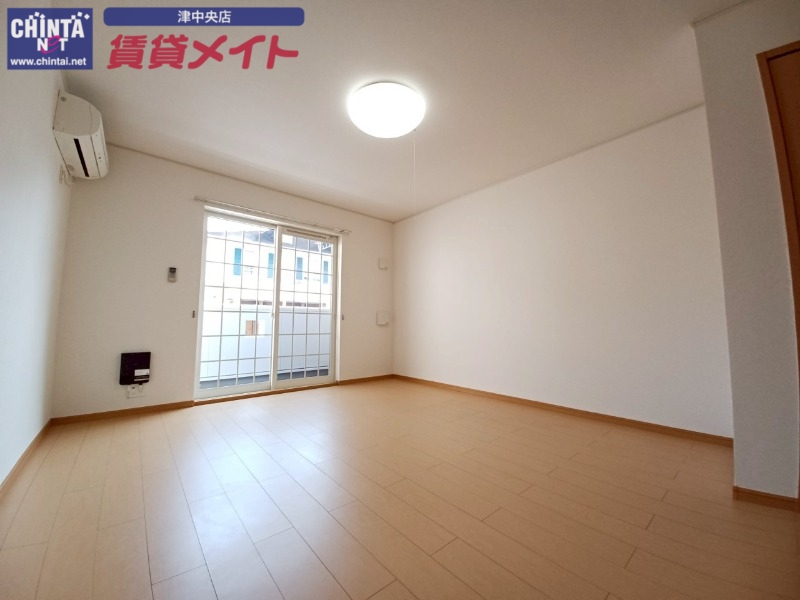 居室・リビング　同物件別室画像