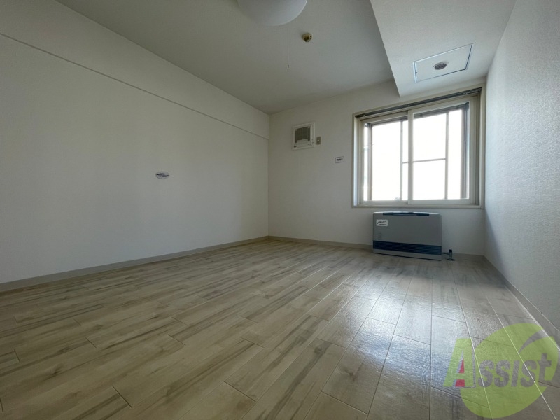 居室・リビング　リビングです。窓が大きくて明るいですね！