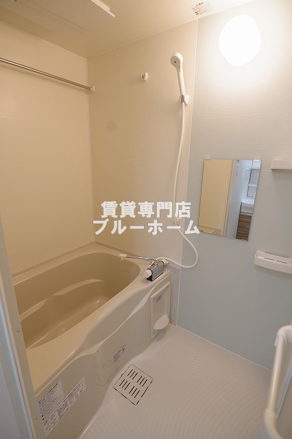 バス・シャワールーム　浴室乾燥機付きのお風呂！