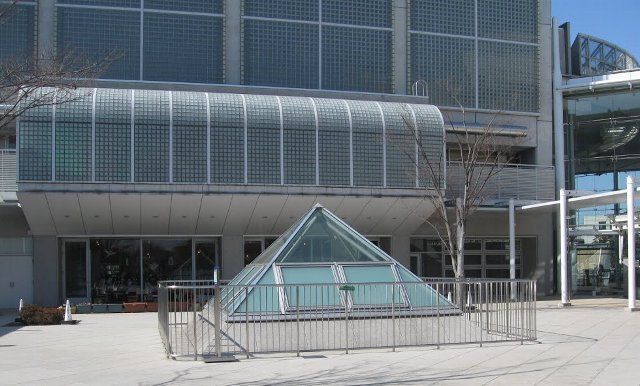 図書館　目黒区立八雲中央図書館（図書館）まで157m