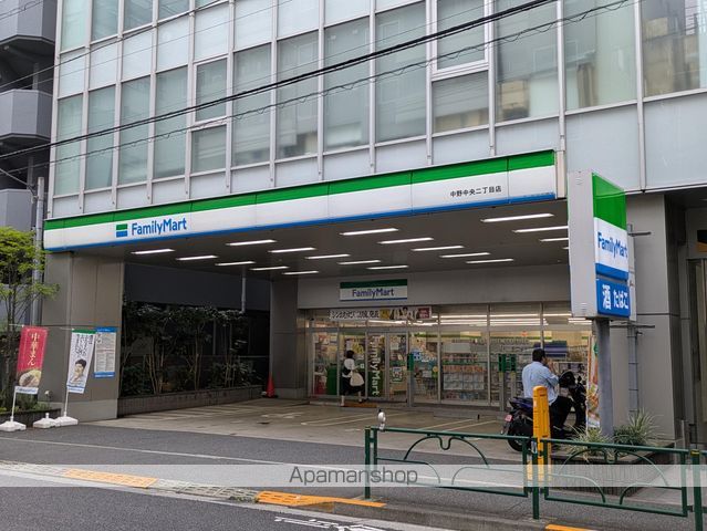 コンビニ　ファミリーマート（コンビニ）まで169m