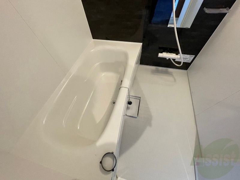 バス・シャワールーム　バスルームはこちらです。広々としてゆったり休めます。