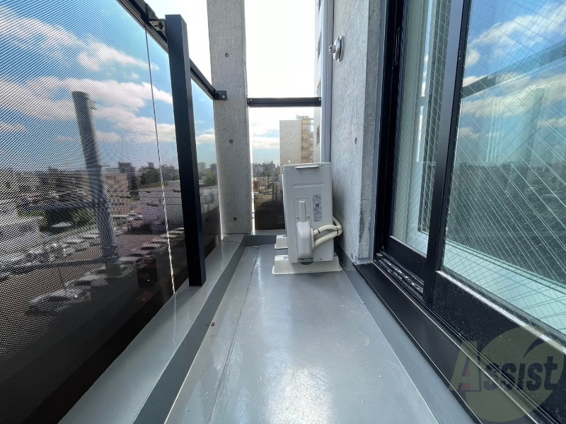 バルコニー　バルコニーは幅があり、広い印象を受けました。