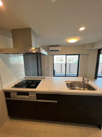 キッチン　コンパクトなキッチンで掃除もラクラク