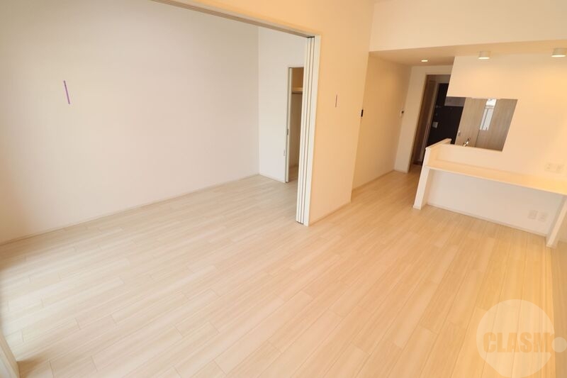 居室・リビング　１０．６帖のリビングルーム