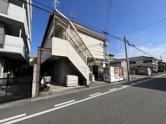 建物外観　居住者専用ゴミ置き場あります♪