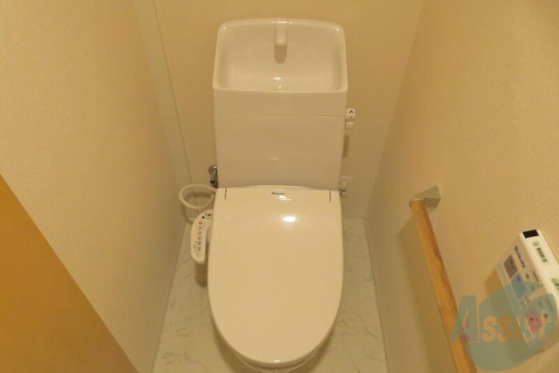 トイレ　トイレはウォッシュレット機能付きなので嬉しいですね。