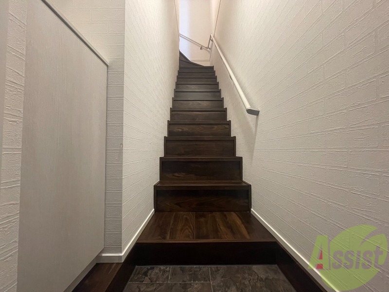 玄関　玄関から撮影しました。部屋の明るさが伝わってきますね。