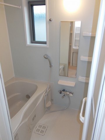 バス・シャワールーム　落ち着いた空間のお風呂です