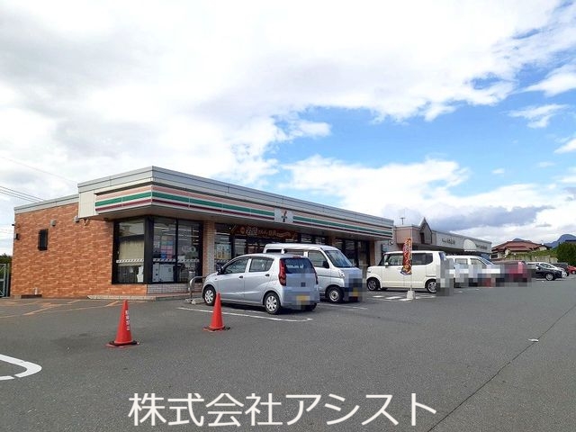 コンビニ　セブンイレブン（コンビニ）まで750m