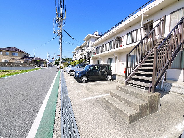 駐車場　駐車場に車を止められます