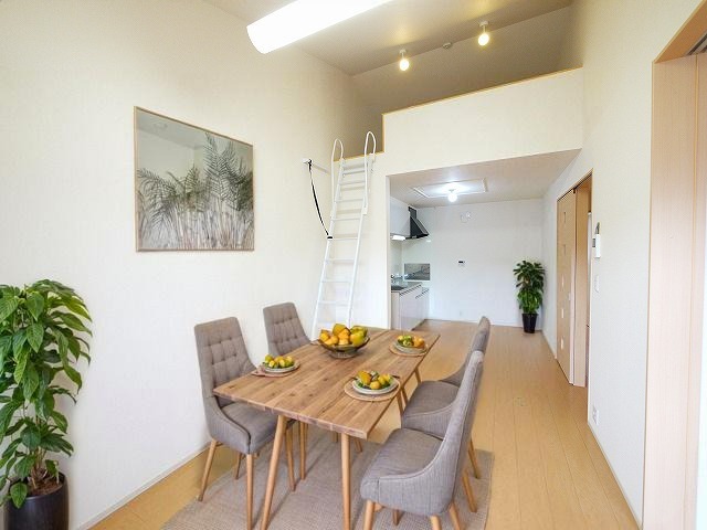 居室・リビング　CGで家具等を配置したもので家具等は含まれません