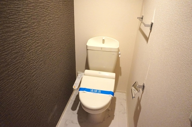 トイレ　温水洗浄暖房便座