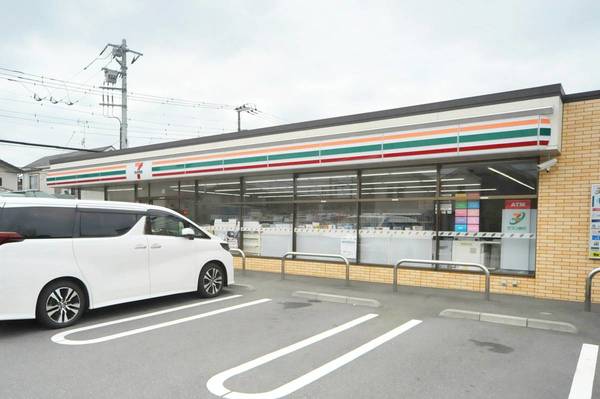 コンビニ　セブンイレブン（コンビニ）まで300m