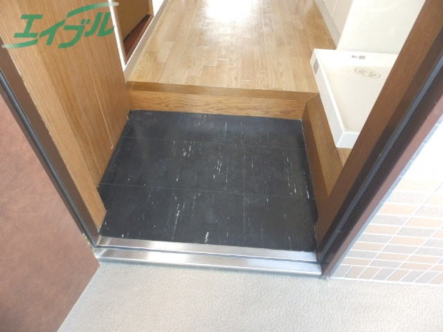 玄関　同棟別部屋の写真です