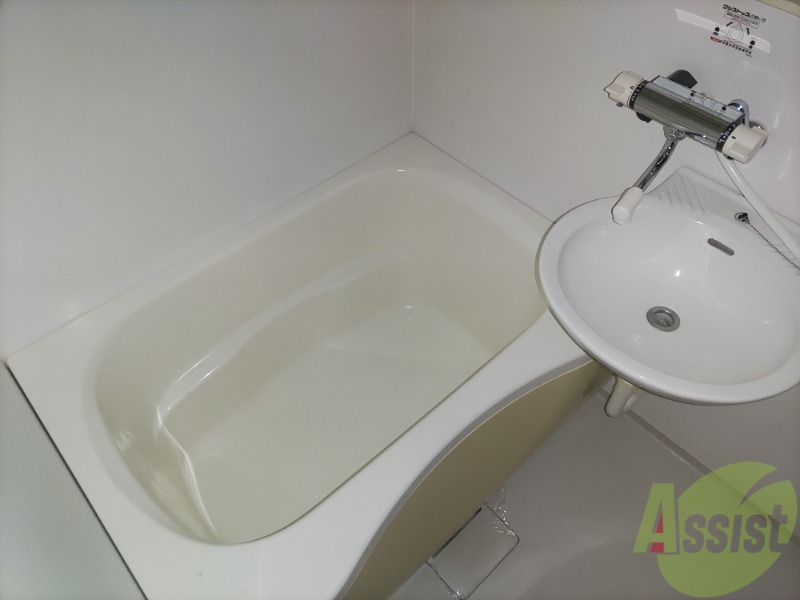 バス・シャワールーム　浴室浴槽は十分にくつろげる広さがありますね。