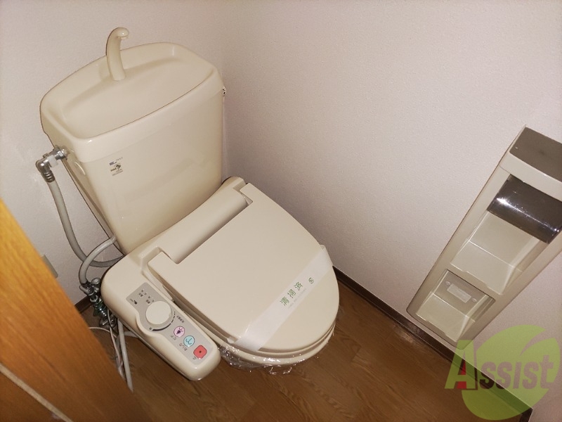 トイレ　トイレは温水洗浄便座となっており、快適にお使いいただけます。