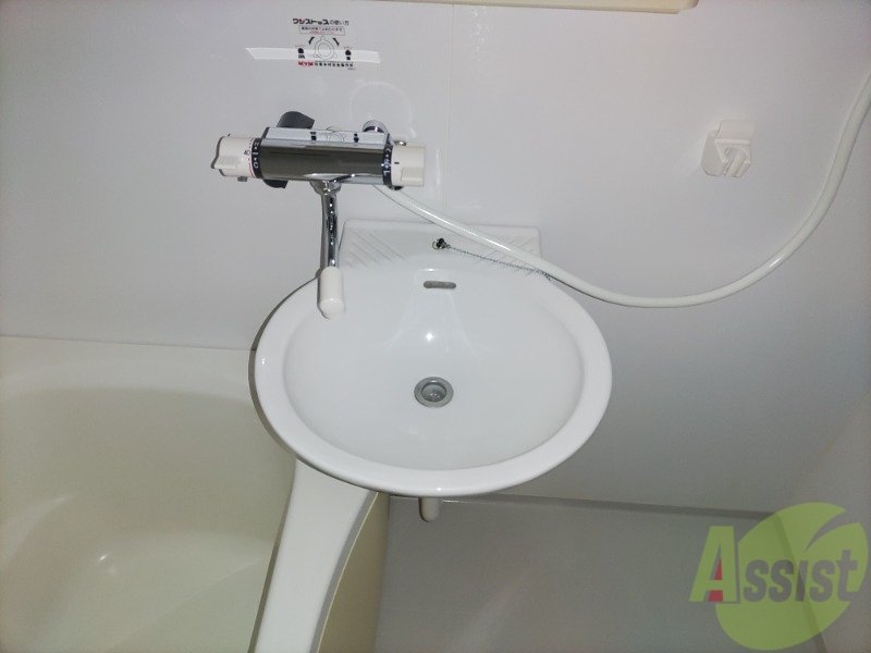 洗面設備　洗面台がございます。化粧や洗顔をするのにちょうどよいですね。