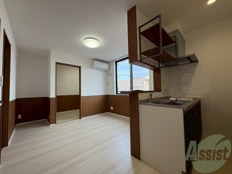 居室・リビング　こちらは８．５６帖のリビングになります。