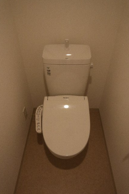 トイレ　キレイな個室空間です