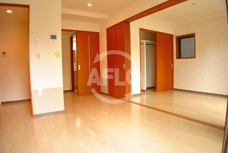 居室・リビング　SunSunなんば弐番館　開放的な室内