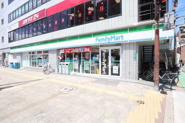 コンビニ　ファミリーマート 福岡唐人町店（コンビニ）まで303m