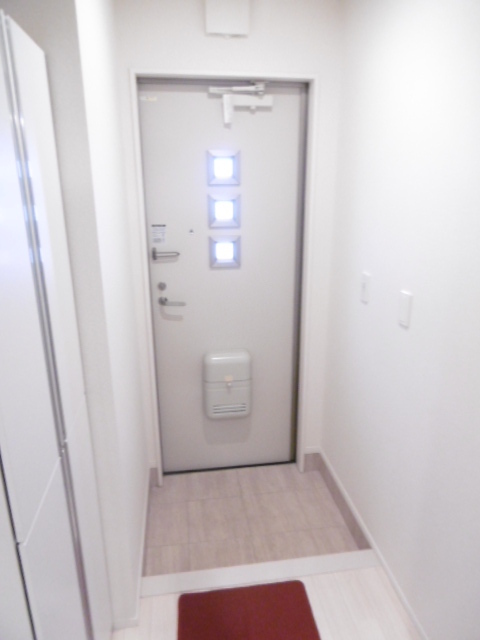 玄関　別のお部屋の参考写真になります