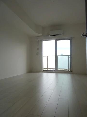 居室・リビング　明るい洋室のお部屋