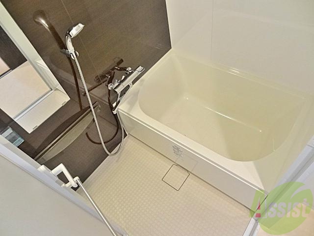 バス・シャワールーム　１２１６サイズでゆったりしてます。