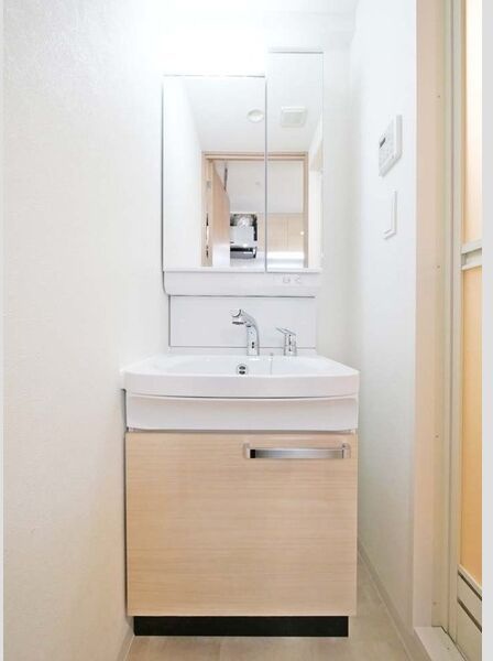 洗面設備　同シリーズの内装写真となります