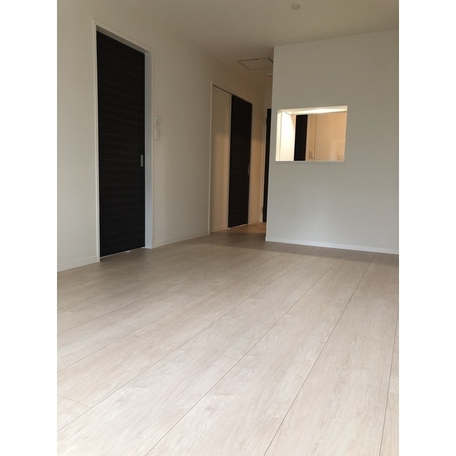 居室・リビング　同タイプ・別部屋画像