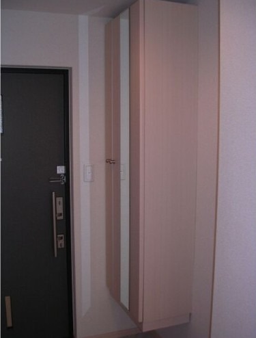 玄関　高さのあるシューズボックスございます