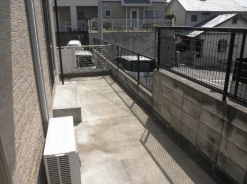 バルコニー　天気の良い日の洗濯物はこちらでどうぞ