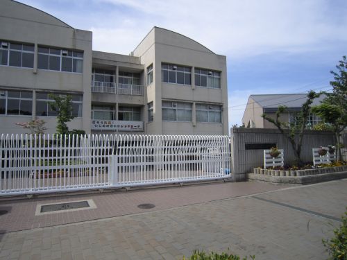 中学校　富田林市立明治池中学校（中学校）まで750m