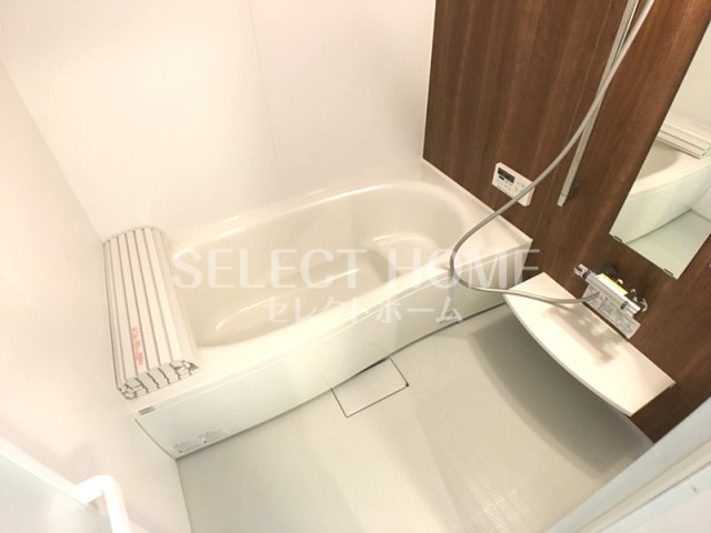 バス・シャワールーム　落ち着いた空間のお風呂です