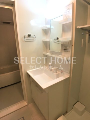 洗面設備　独立洗面台、朝の身支度には欠かせません