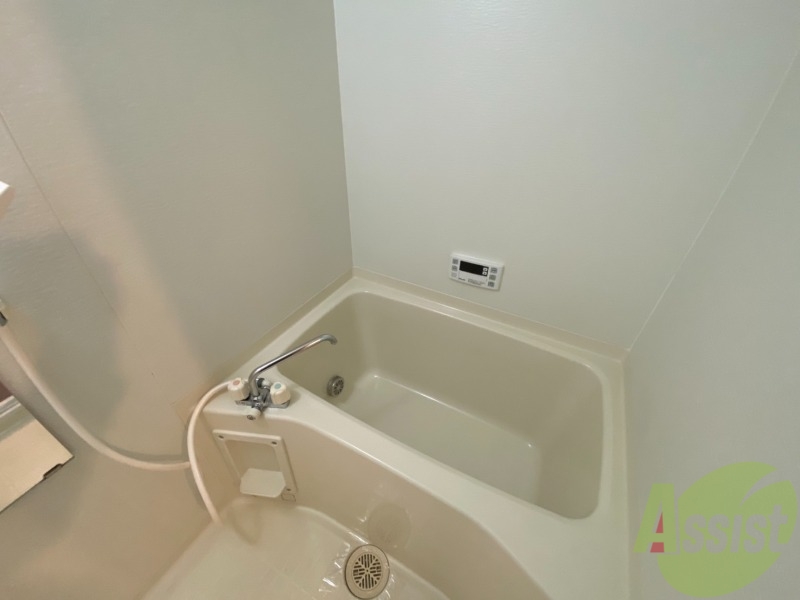 バス・シャワールーム　追い焚き機能が付いているのでいつでも温かいお風呂に入れますよ