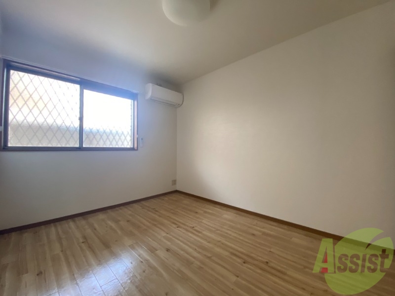 その他部屋・スペース　６帖の寝室になります。伸び伸び出来そうですね。