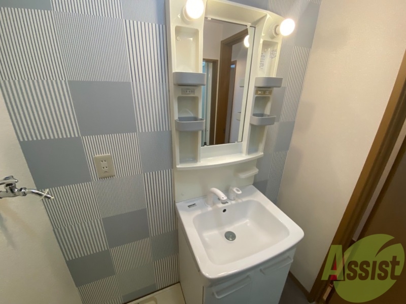 洗面設備　洗面台は独立しています。朝の身支度はこちらでどうぞ～