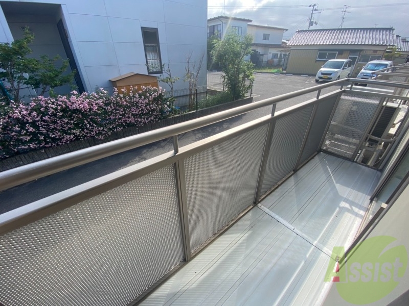 バルコニー　バルコニーがあるので洗濯物は外に干せそうですね～